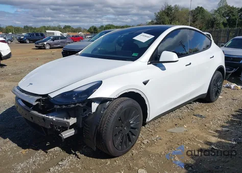 2024 Tesla Model Y Long Range Dual Motor All-Wheel Drive из США, поврежденный, VIN 7SAYGDEE0RA271052